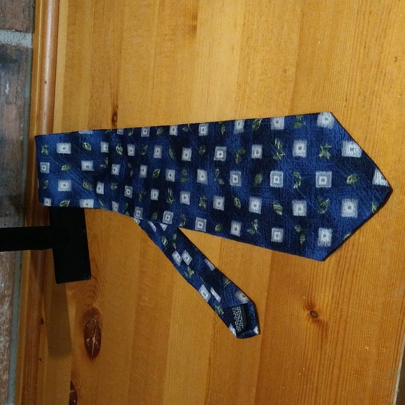 Oscar de la Renta blue and tan square pattern tie 100% Italian silk - Picture 2 of 7